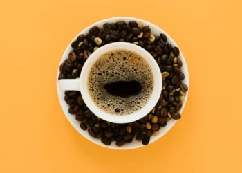 tomar cafe ajuda no humor e na memoria segundo a ciencia.