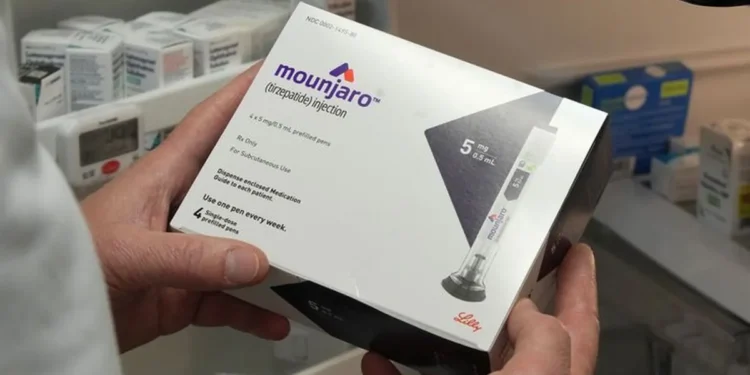 Caixa do medicamento Mounjaro para injeção, aprovado pela Anvisa para tratar sobrepeso e obesidade.