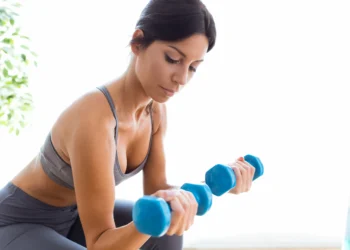 Os melhores exercícios para definir antebraços rapidamente.