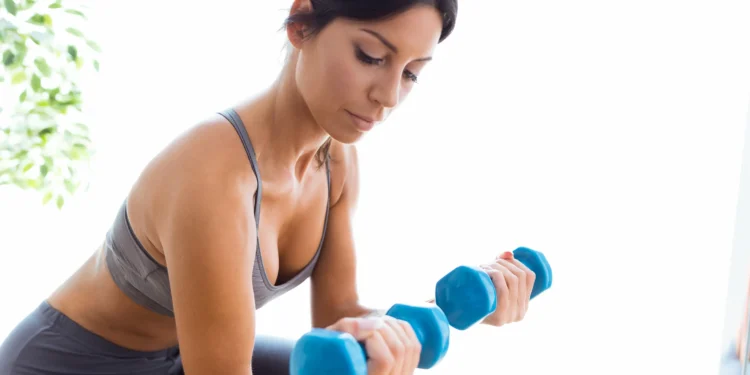 Os melhores exercícios para definir antebraços rapidamente.